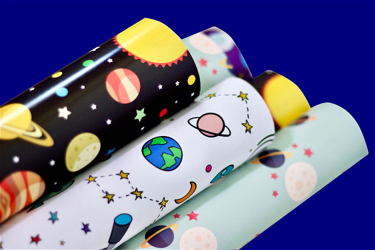 AW-PR-UUER | Papel para regalo con temática espacial