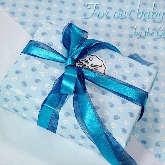 AW-PR-HYVL | Papel para regalo con ballenas del océano