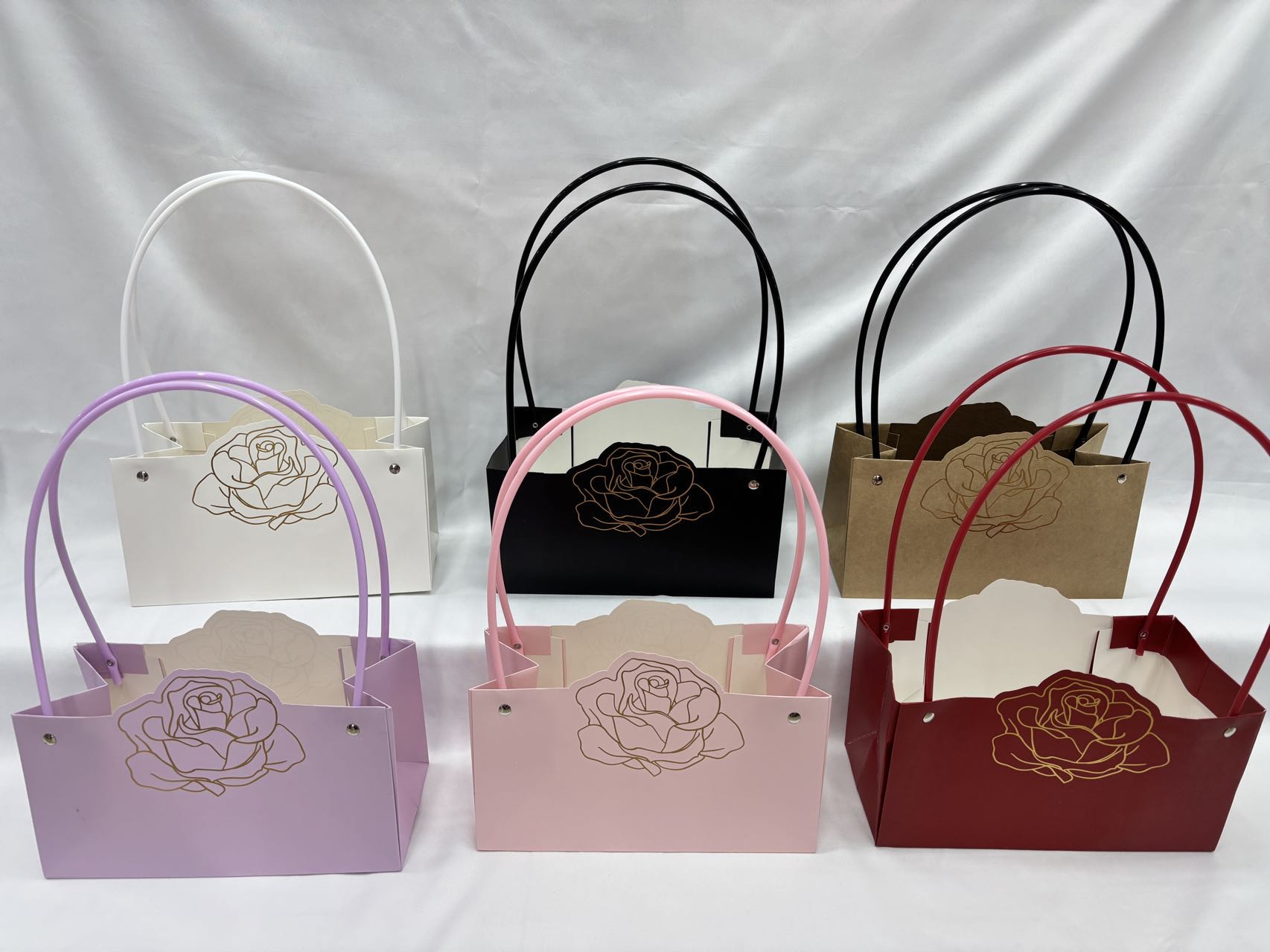 AW-CF-H2DX | Caja floral con rosas doradas