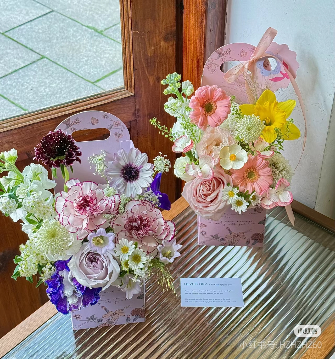 AW-CF-2KLE | Caja floral Encuentro de flores