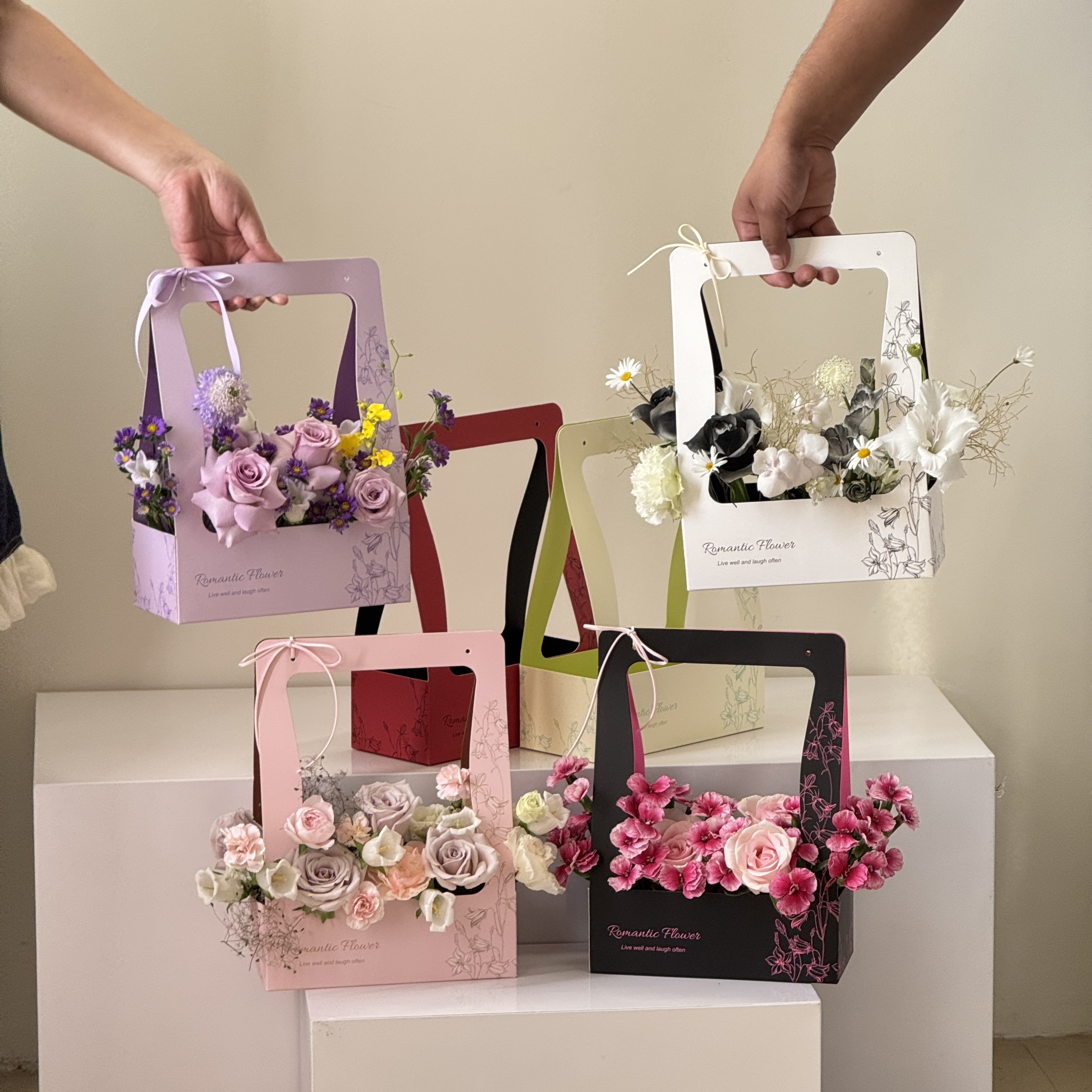 AW-CF-Y4UN | Caja floral Lirio del valle