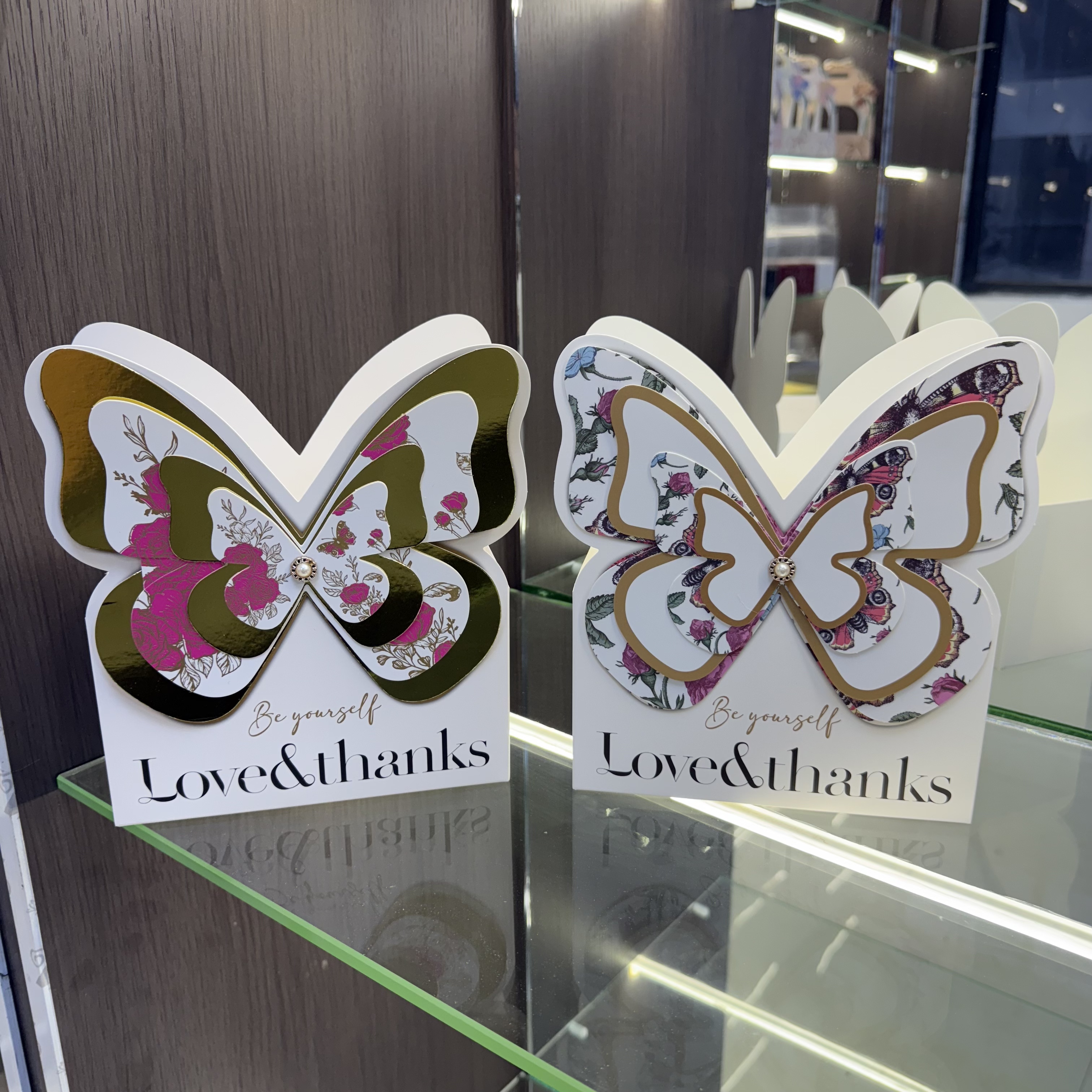 AW-AF-G8UN | Decoración de mariposa dorada para arreglos