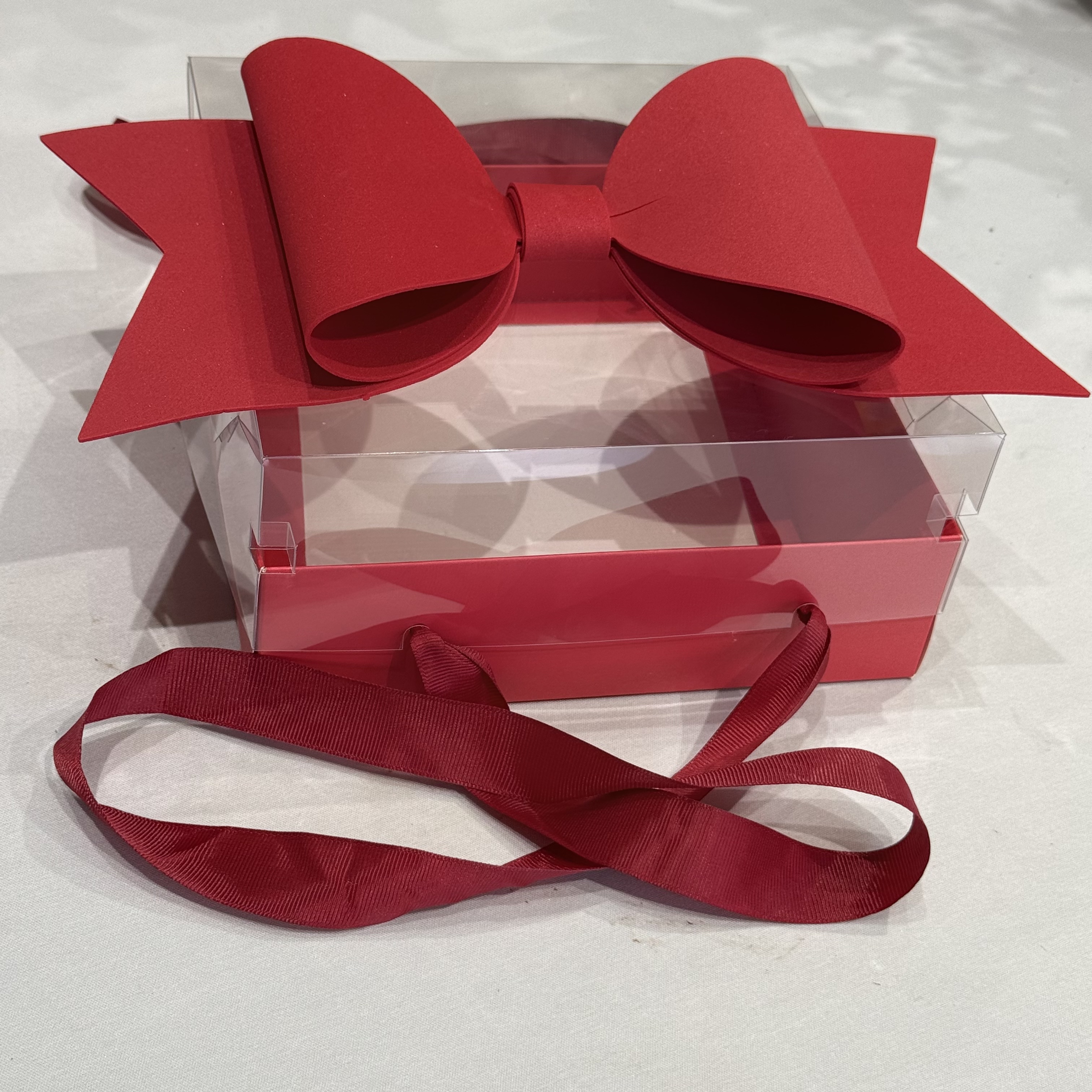 AW-CF-T28V | Caja de regalo con lazo 25 × 25 × 12 cm