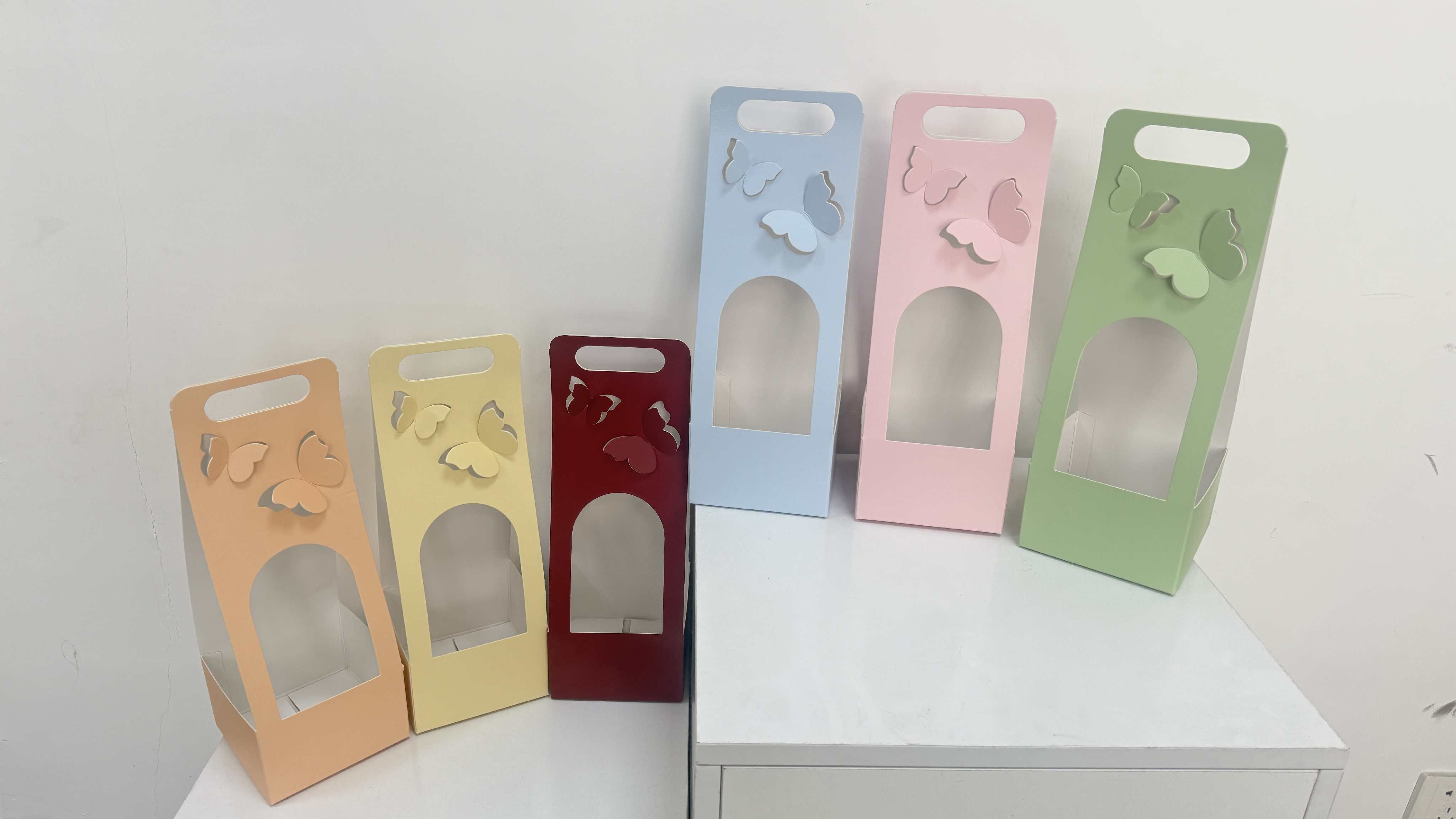 AW-CF-GNWN | Caja floral Mariposa tamaño pequeño