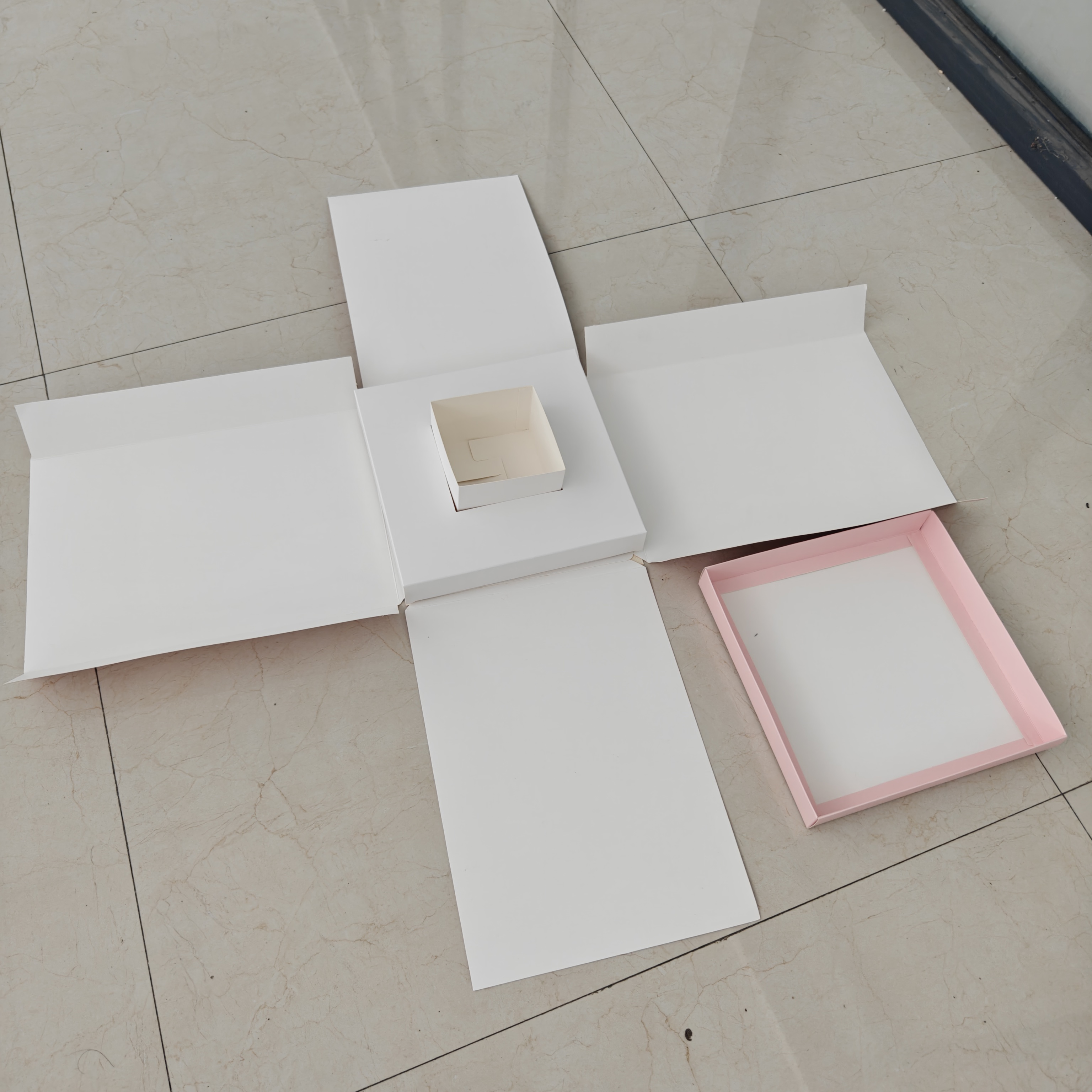 AW-CF-RH64 | Caja sorpresa de 25 cm