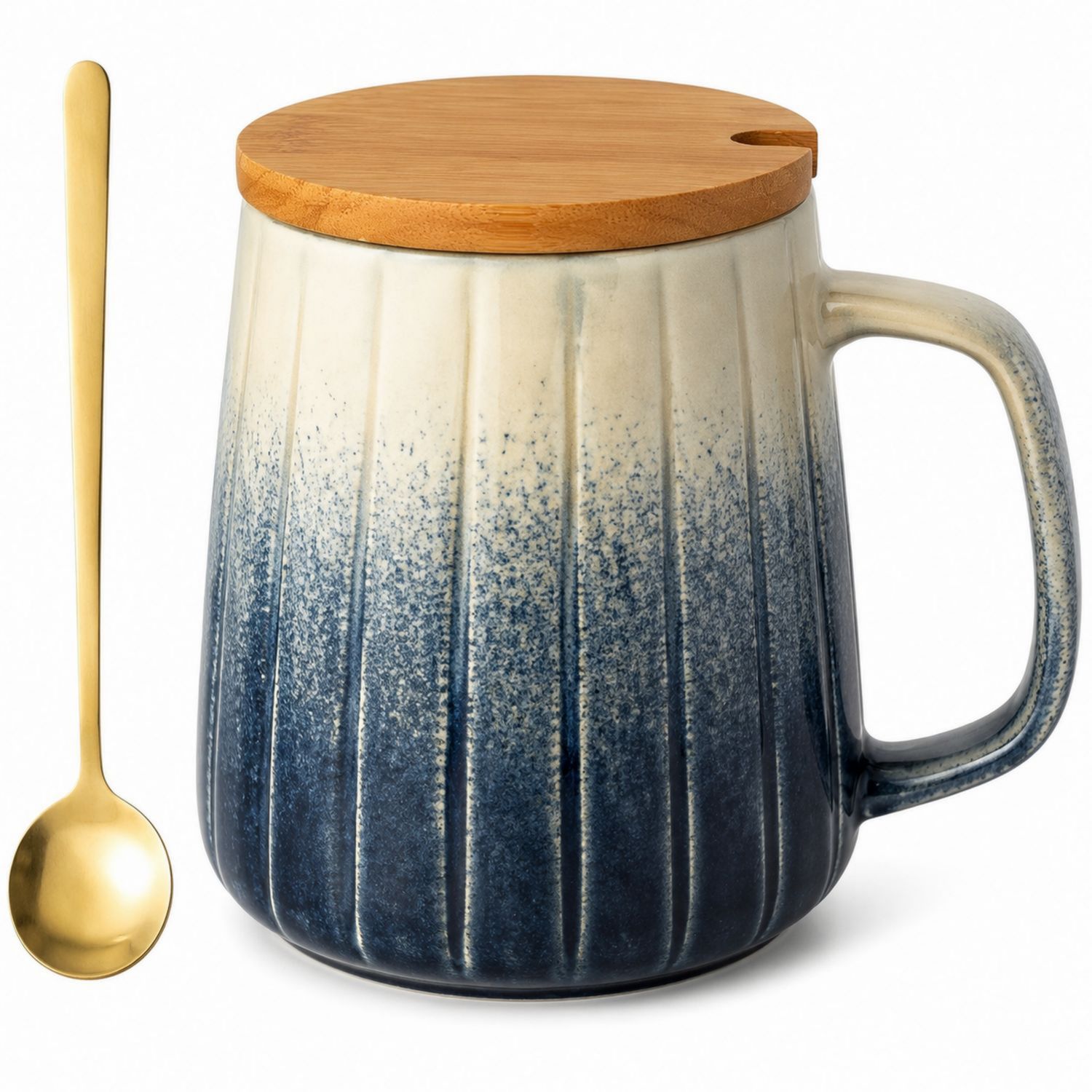 Tasse en céramique bleu et beige avec couvercle en bambou et cuillère dorée