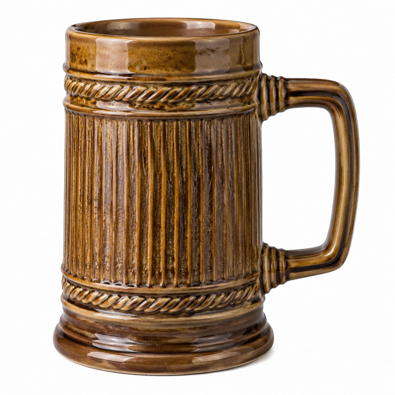Chope en céramique brune avec motifs en relief