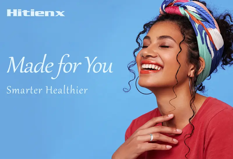 Woman wearing a HITIENX smart ring as an everyday accessory