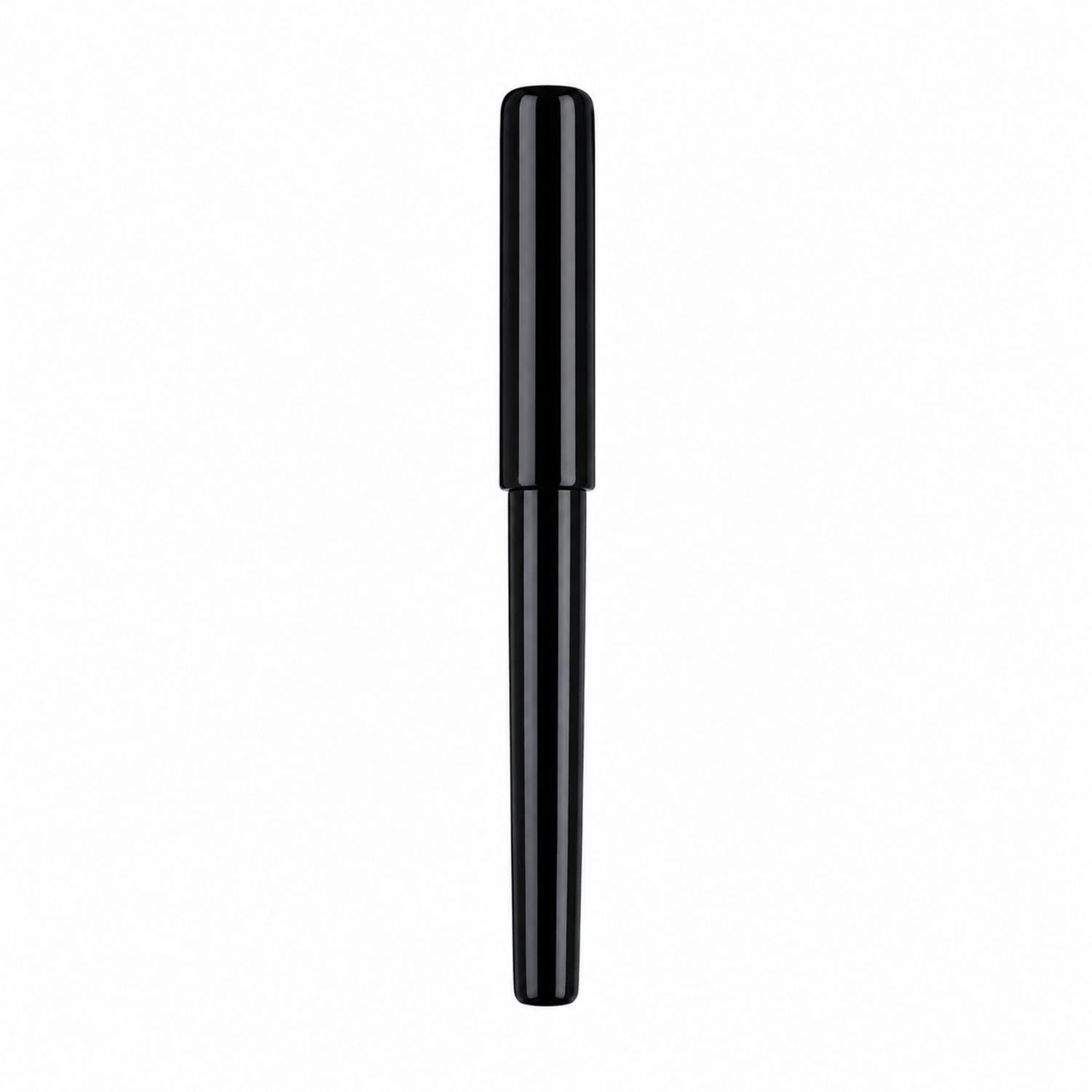 Pluma estilográfica negra de diseño minimalista