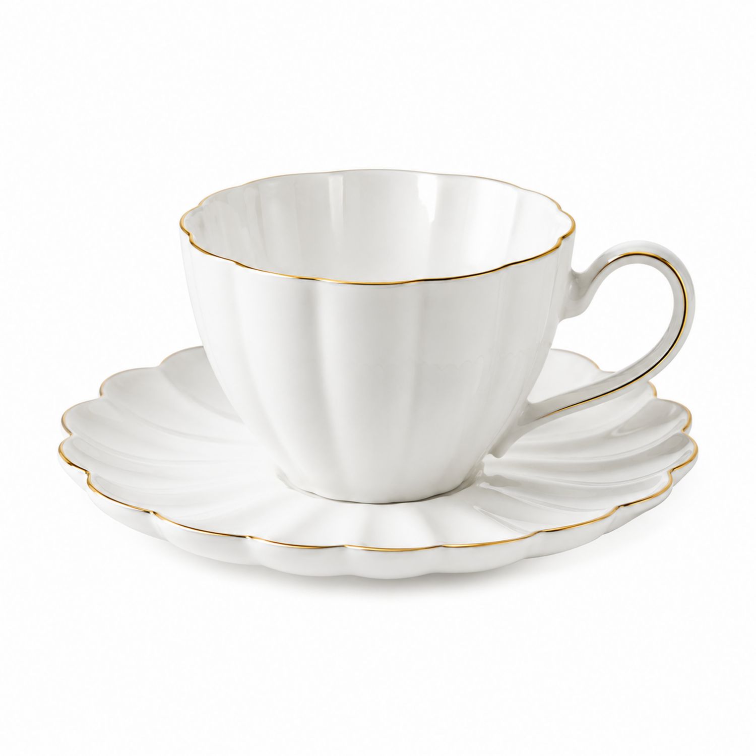 Taza de Té con Plato Blanco y Detalles Dorados