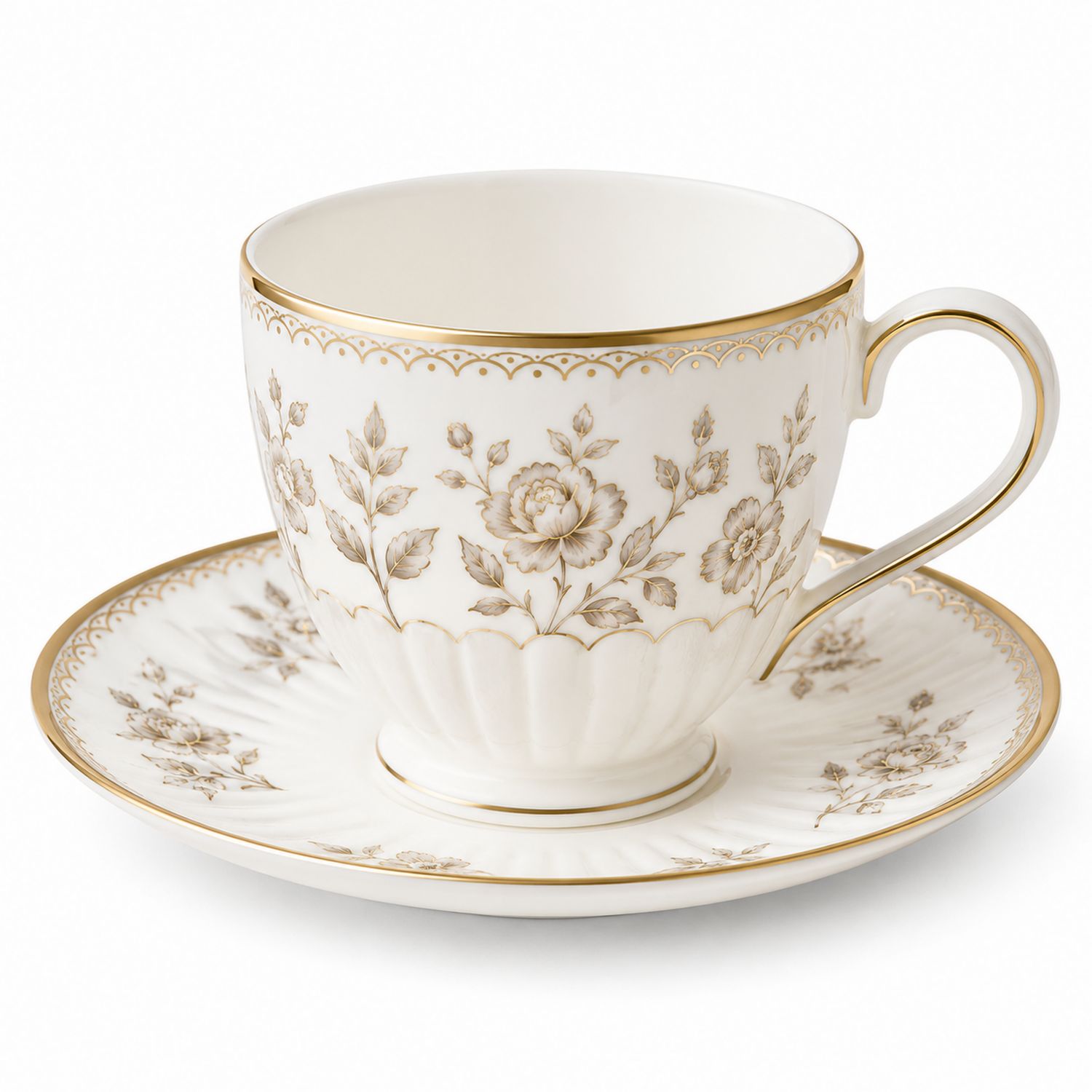 Conjunto de Taza y Platillo de Porcelana con Diseño Floral en Beige y Dorado