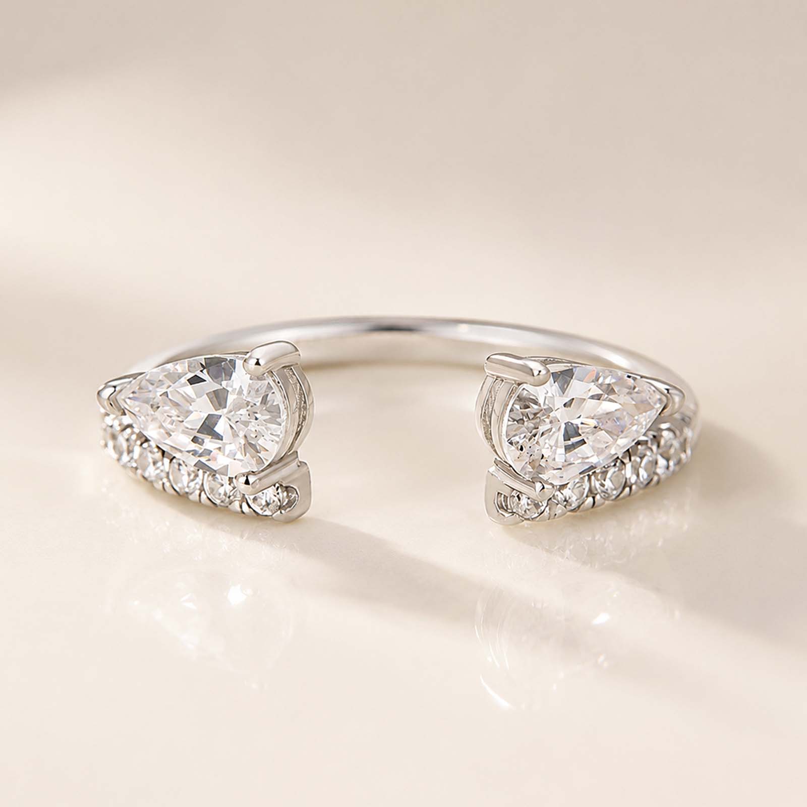 1.2Ct Classic Pear Cut&Round Cut Open Curved Bands