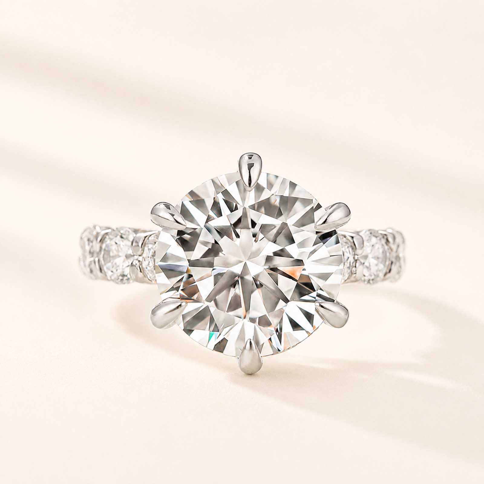  Luxe Moissanite 6.0Ct Round Cut Center Stone With Moissanite 4.0Ct Band Stone Travel Rings