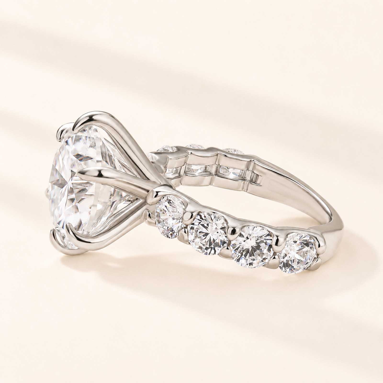  Luxe Moissanite 6.0Ct Round Cut Center Stone With Moissanite 4.0Ct Band Stone Travel Rings