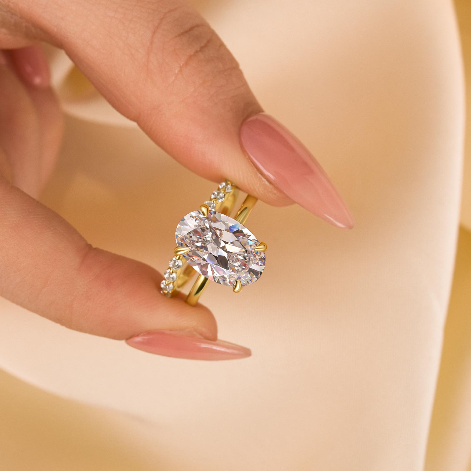 Velirella Classic Yellow Gold Oval Cut Wedding Ring Set With Round Cut Wedding Band - Velirellajewelry