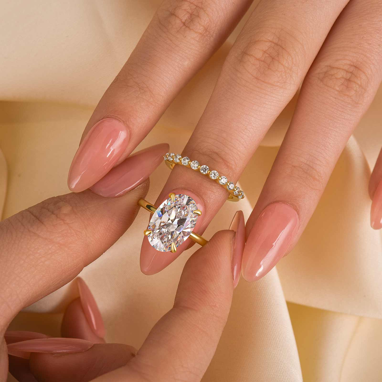 Velirella Classic Yellow Gold Oval Cut Wedding Ring Set With Round Cut Wedding Band - Velirellajewelry