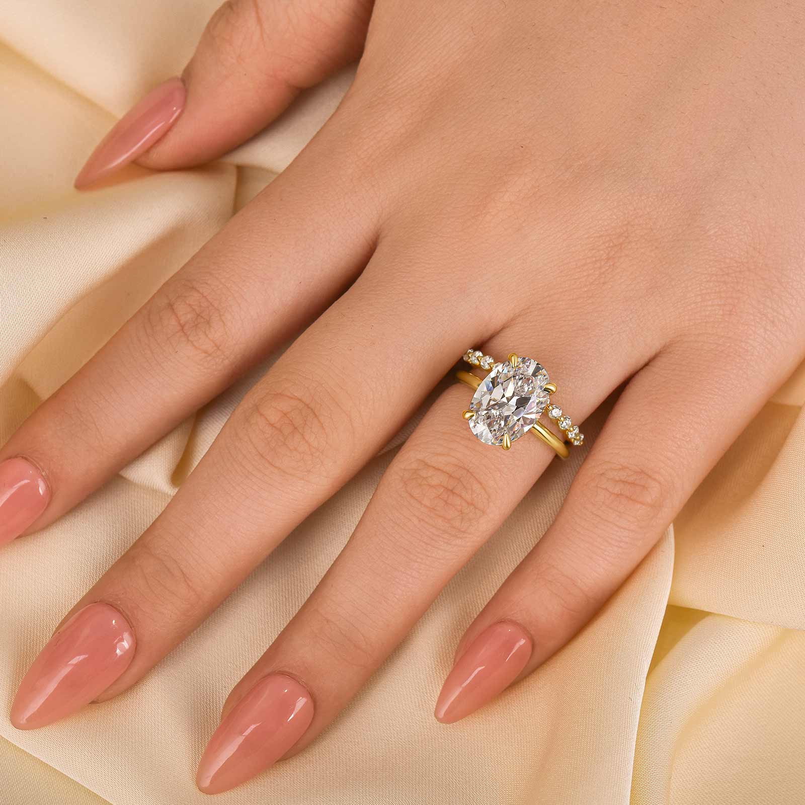 Velirella Classic Yellow Gold Oval Cut Wedding Ring Set With Round Cut Wedding Band - Velirellajewelry