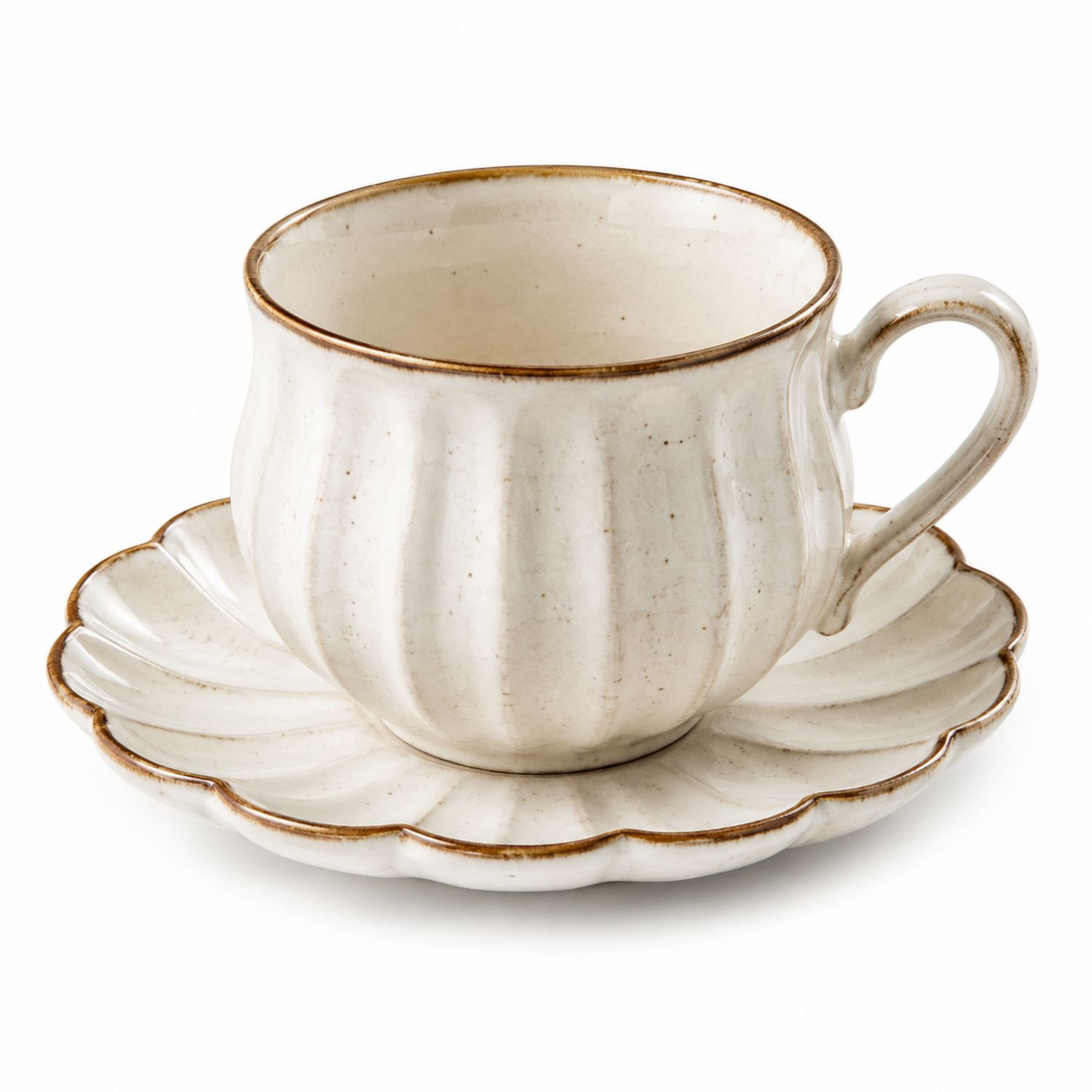 Tazza da tè bianca con piattino decorativo