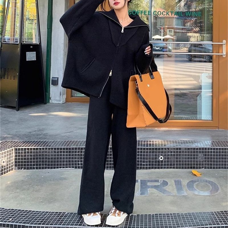 Two-piece casual set featuring a zippered knit cardigan 