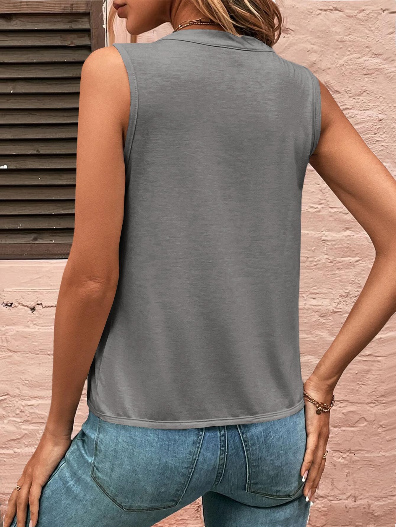 ✨2025 New Women's Sleeveless Notched V Neck Tank Tops(buy 3 free shipping)