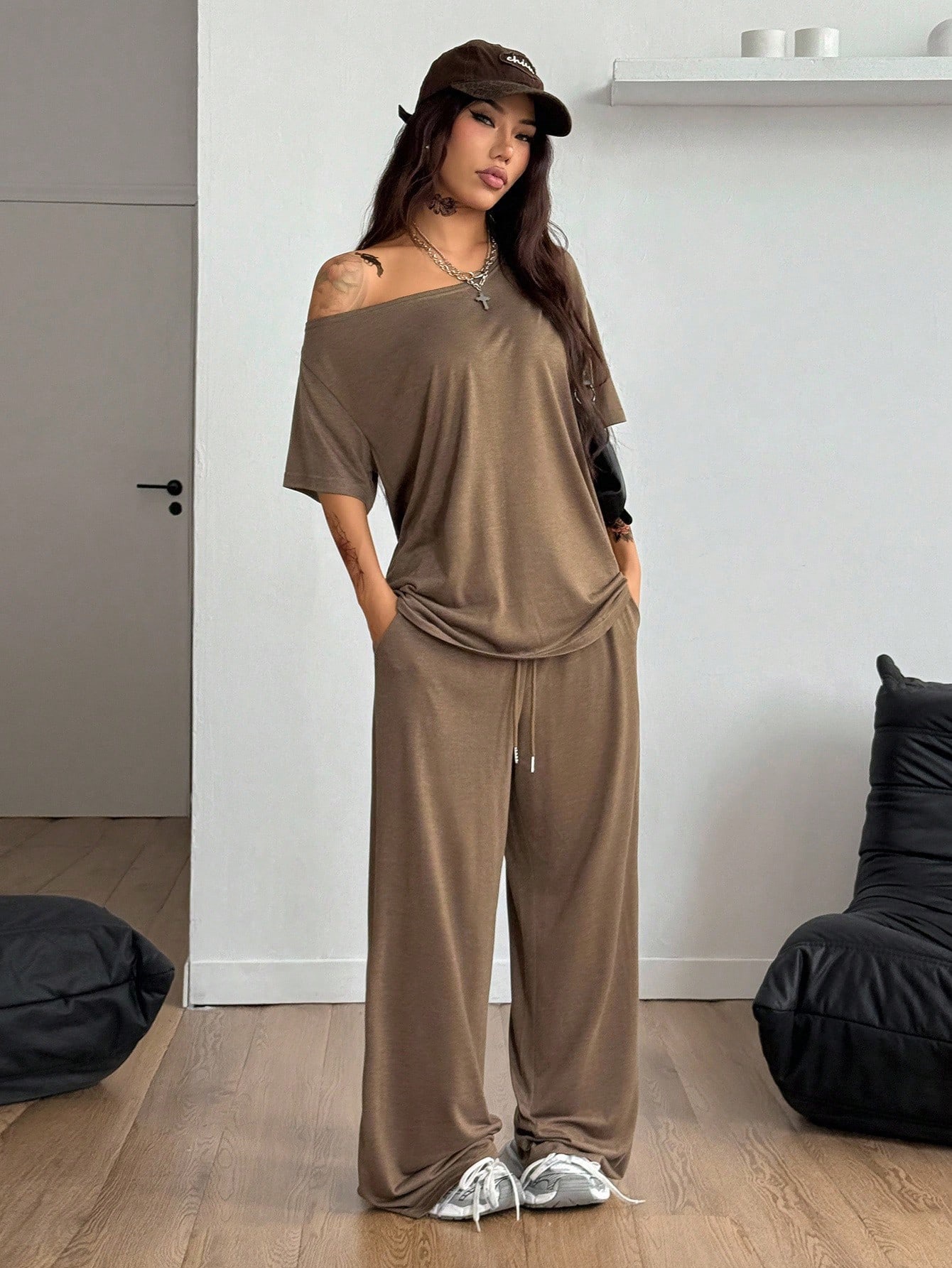 2pcs/Set Women's Minimalist Basic Daily Wear Everyday Going Out Sport Comfortable Off Shoulder T-Shirt And Wide Leg Pants Two Pieces Outfits