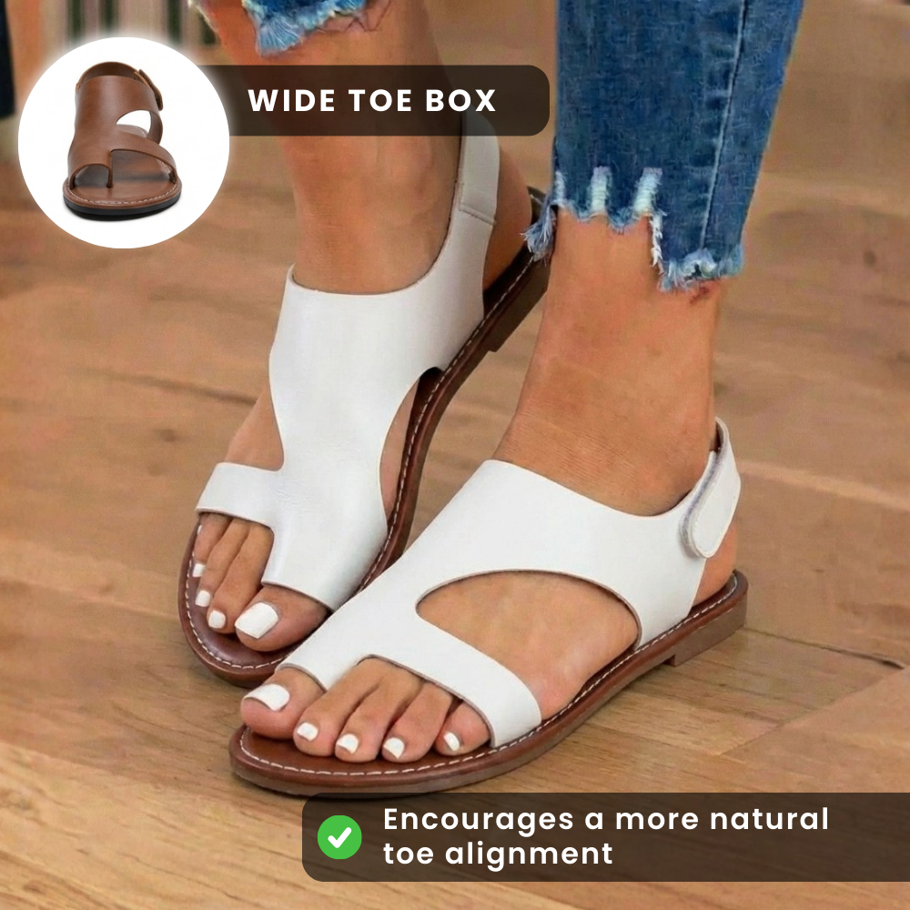 Pantoletten aus Leder mit Cut-outs – Asymmetrisches Design mit offener Zehenpartie