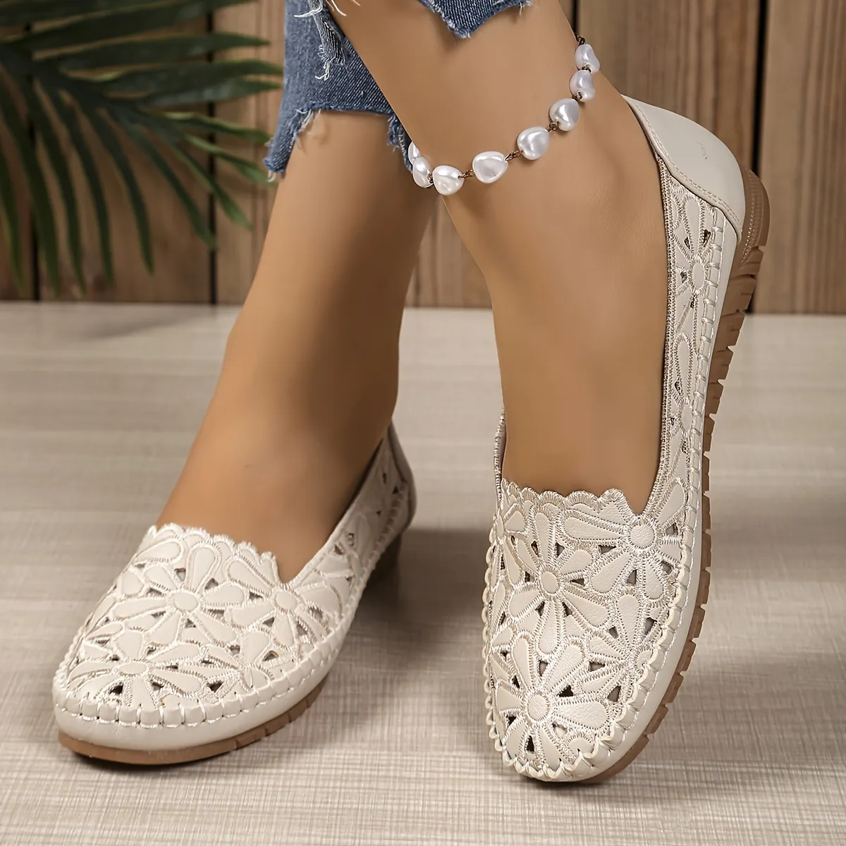 🔥Last-day promotion — 50% off! Women's comfortable, lightweight, stylish orthopedic shoes with cutouts