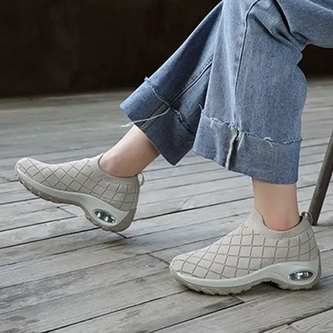 Last day of the sale—40% off ergonomic walking shoes!