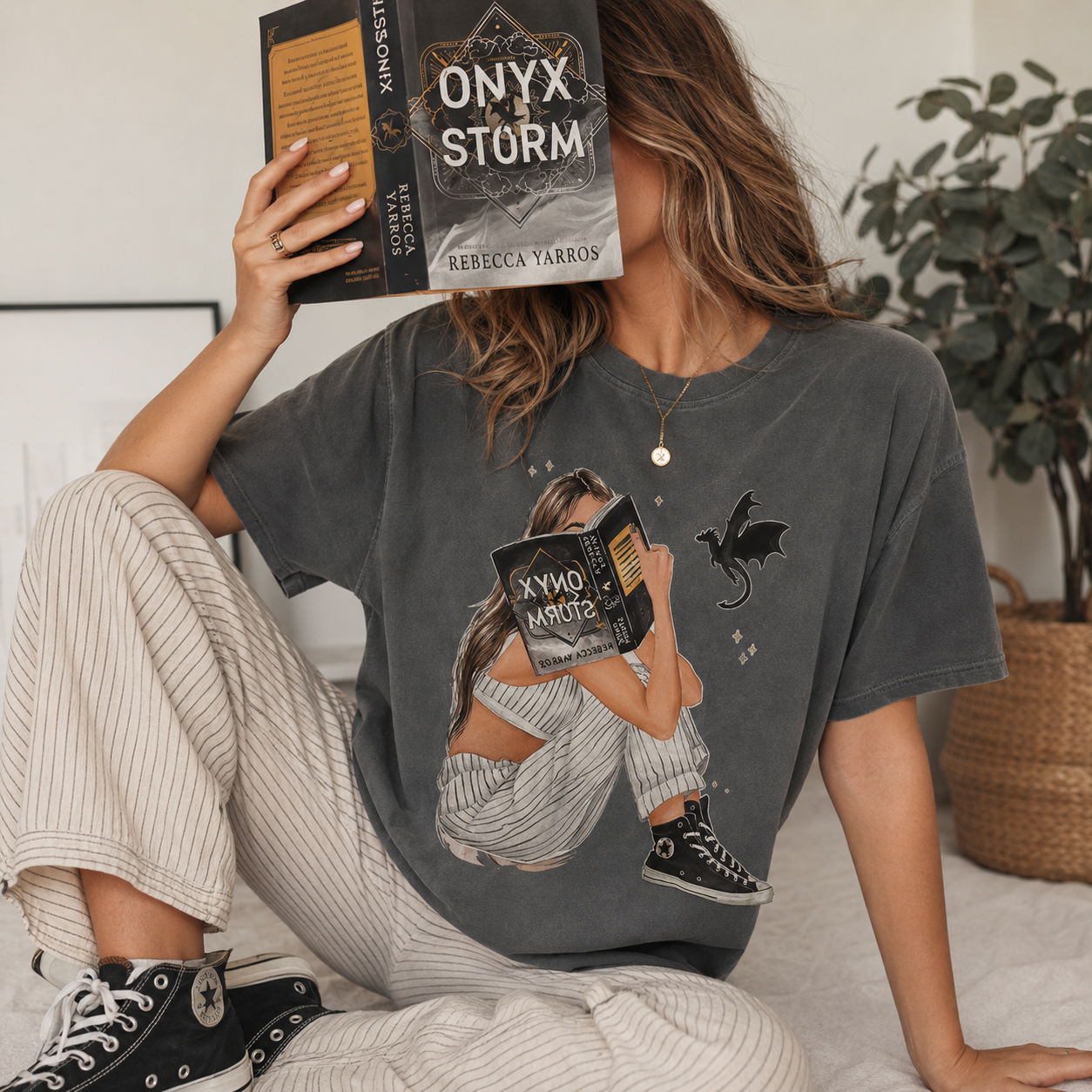 Romantasy Book Lover Graphic T-Shirt – “Onyx Storm” Inspired Cozy Reading Casual Tee