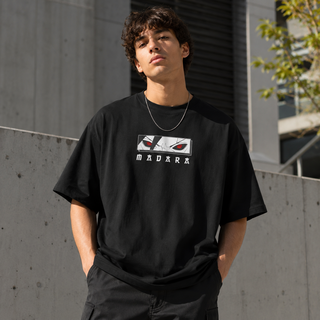 Oversized Streetwear Graphic T-Shirt – Bold Back Print Illustration Tee