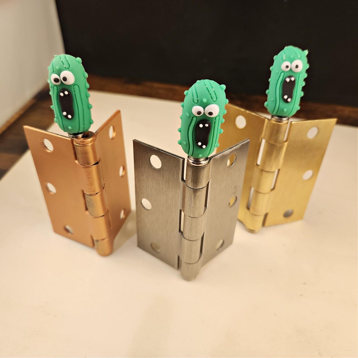Screaming Pickles Door Hinge Magnetic Toppers（3pcs）