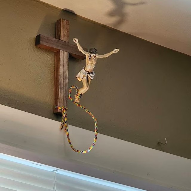 Funny Bungee Jumping Jesus
