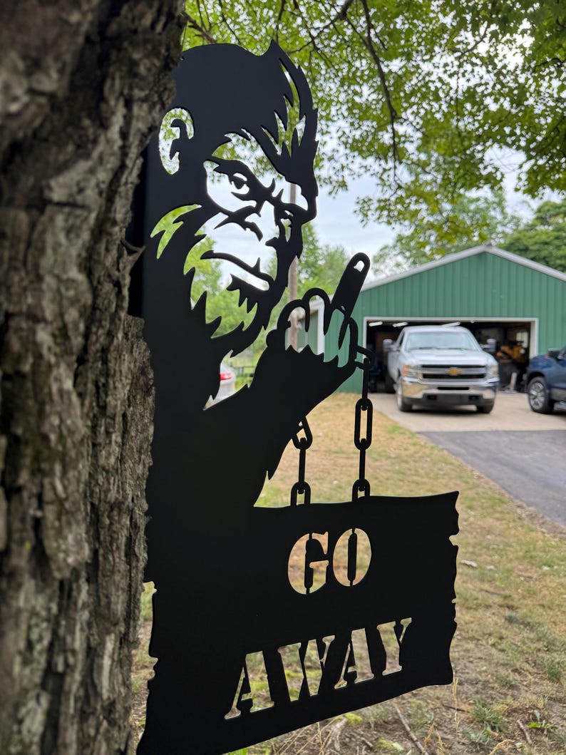 🖕✨Peeking Bigfoot "GO AWAY" Metal Yard Decor