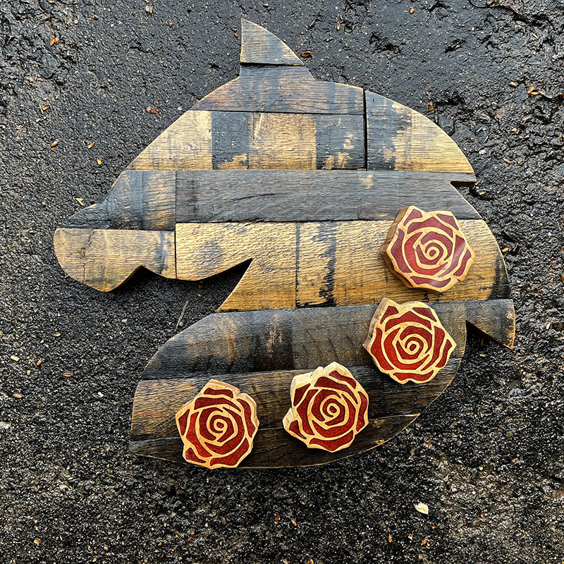 Kentucky Derby horseshoe door decor