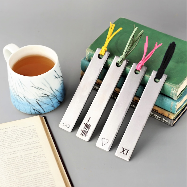 💑11th Anniversary Steel Bookmark - Timeless Symbol of Love