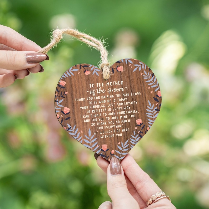 ❤️‍🔥Cherish the Moment:  Hanging Wooden Heart - Perfect Mother of the Bride and Groom Gift!"🎁