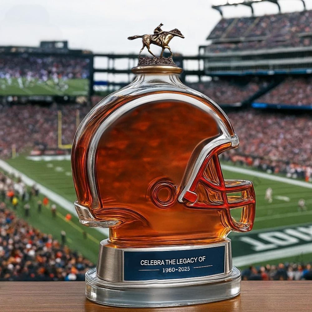 Football Helmet-Shaped Whiskey Decanter – A Tribute to Gridiron Glory