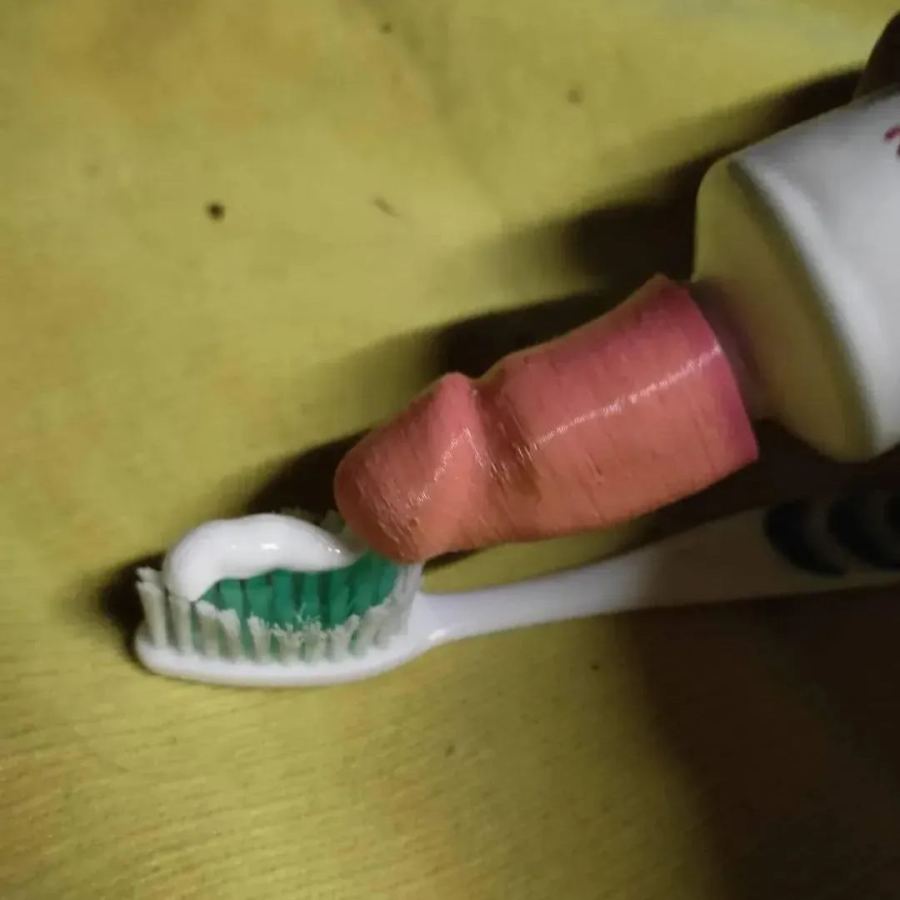 🤣 Hilarious "Surprise Squirt" Penis Toothpaste Dispenser
