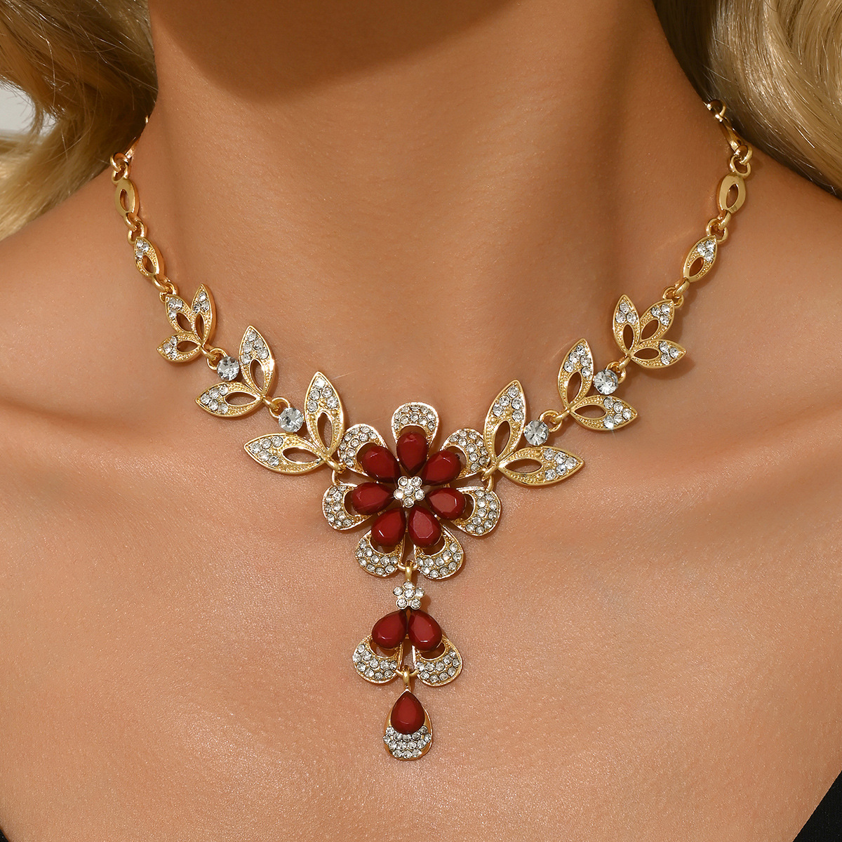 🔥High-Quality Teardrop Flower Diamond Necklace & Earrings Set