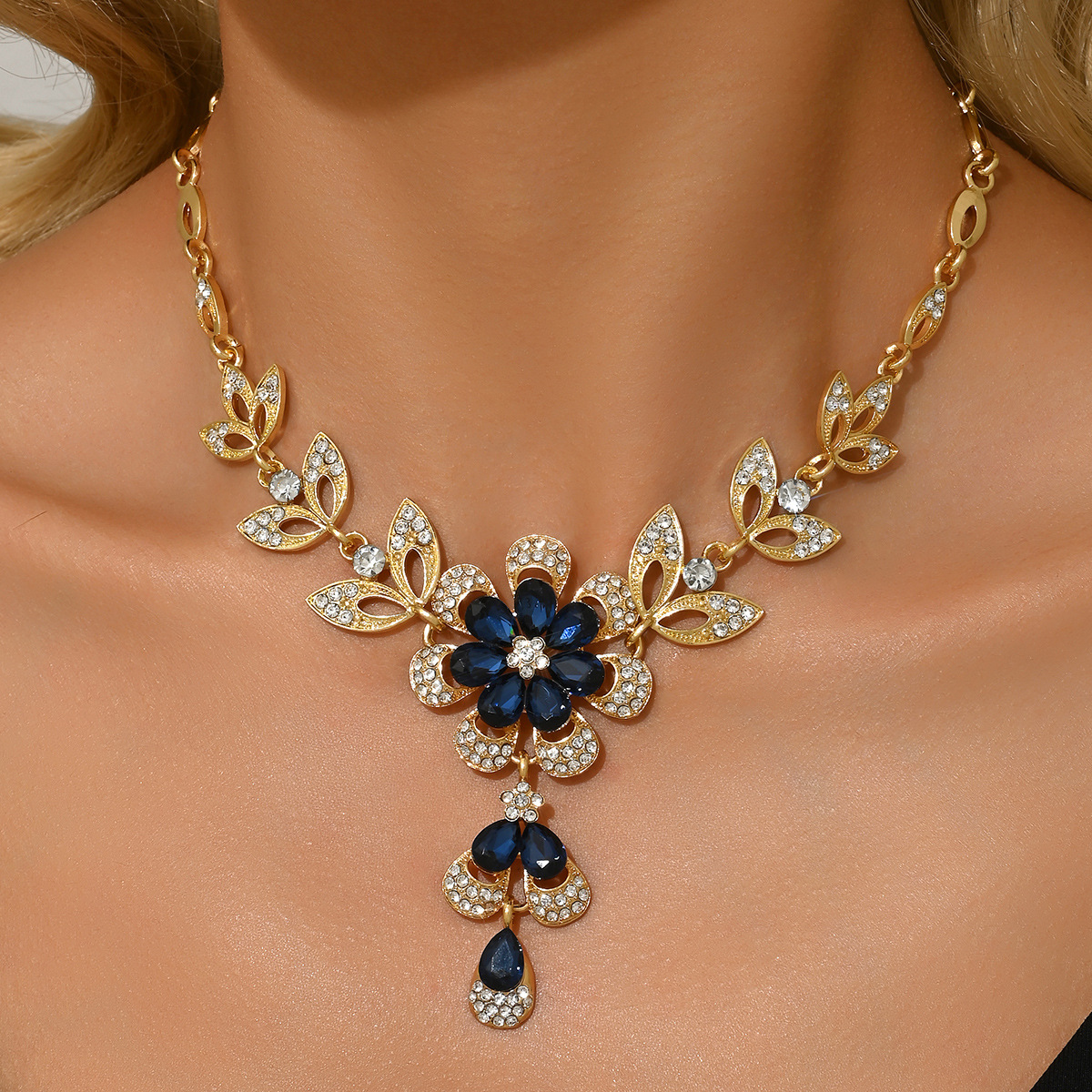 🔥High-Quality Teardrop Flower Diamond Necklace & Earrings Set