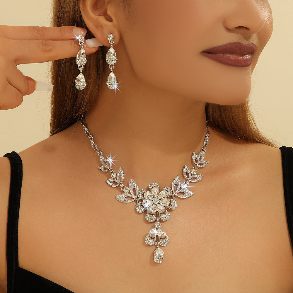 🔥High-Quality Teardrop Flower Diamond Necklace & Earrings Set