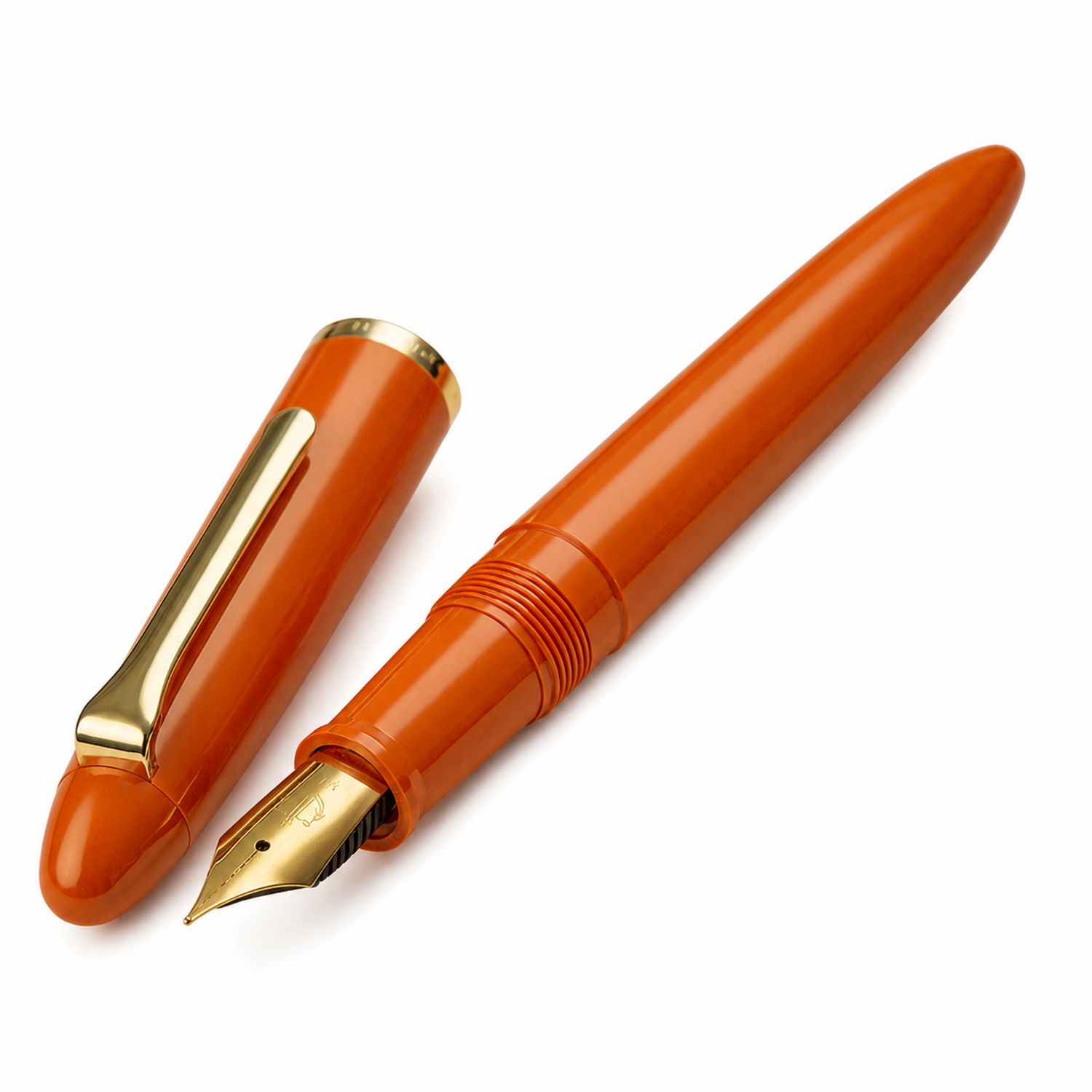 Penna Stilografica Arancione con Dettagli Dorati