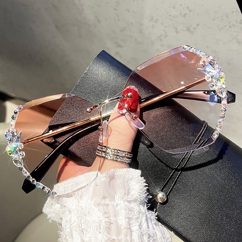 🔥SUMMER HOT SALE 🔥 Woman Rimless Diamond Sunglass