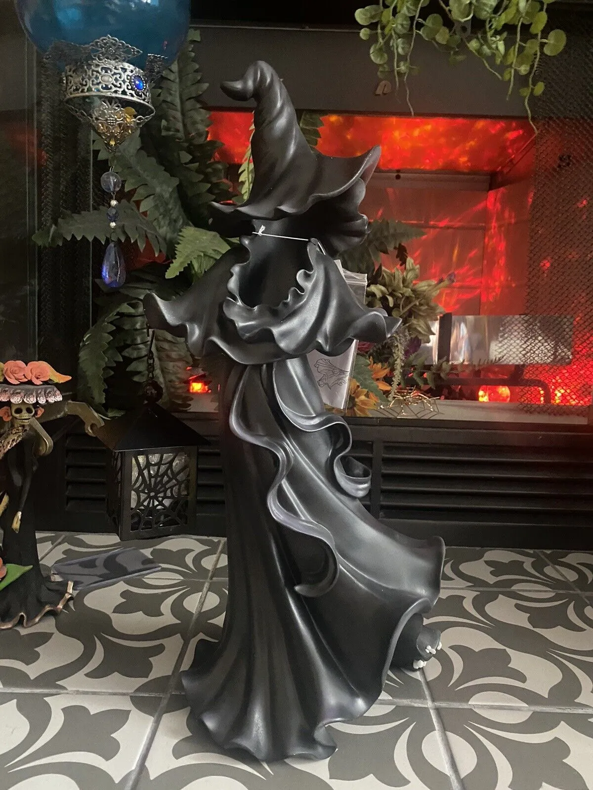 🎃Black Resin Witch With LED Lantern - New 2023 Halloween