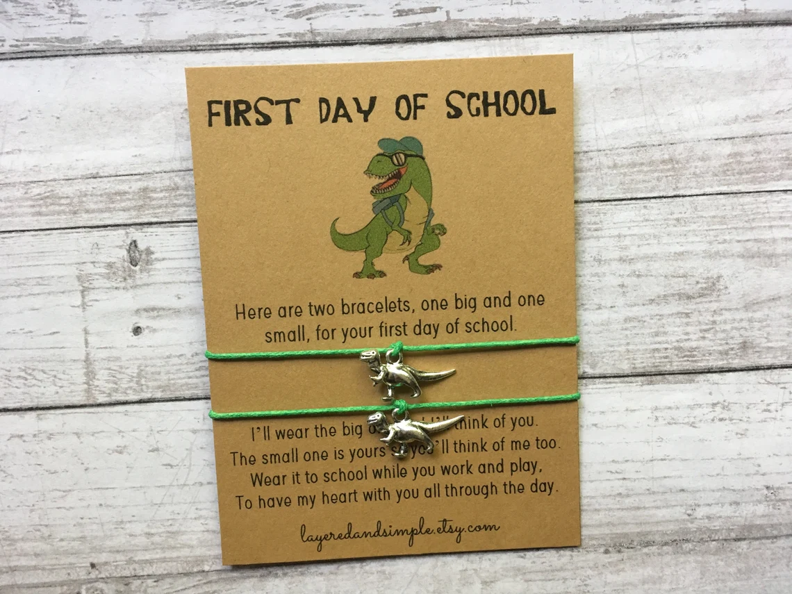 2Pcs/Set - First Day of Kindergarten Gifts, First Day of School Bracelets, School Gifts, Back to School Dino Matching Wish Bracelet Set