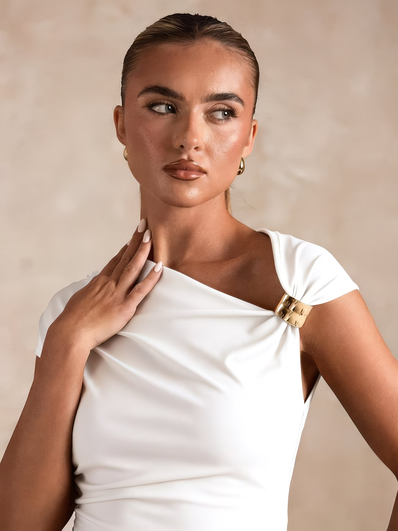 ⏰ Letzter Tag: 50% Rabatt! 🔥-Damen asymmetrisches Kurzarm Top mit Gold-Detail