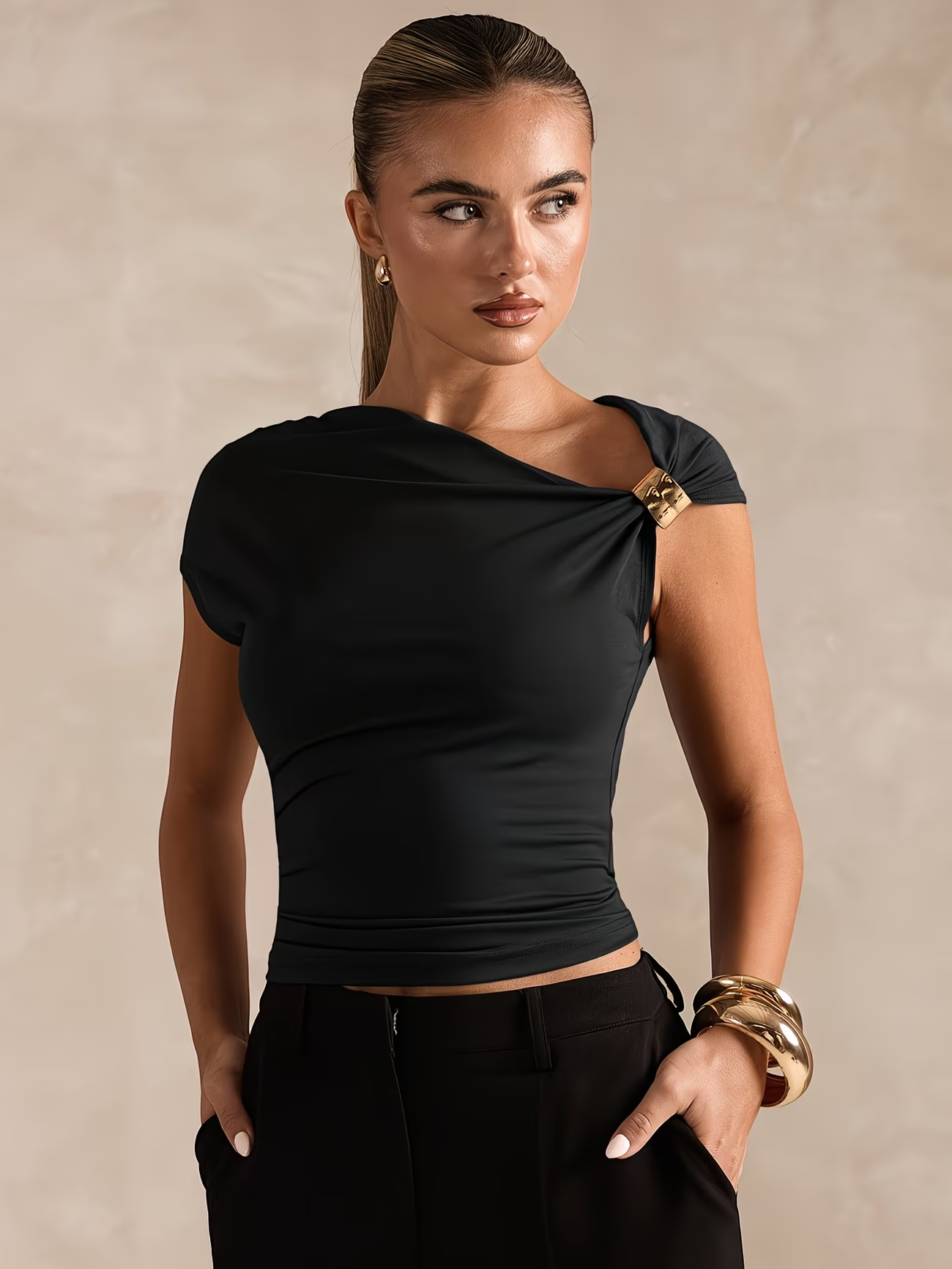 ⏰ Letzter Tag: 50% Rabatt! 🔥-Damen asymmetrisches Kurzarm Top mit Gold-Detail