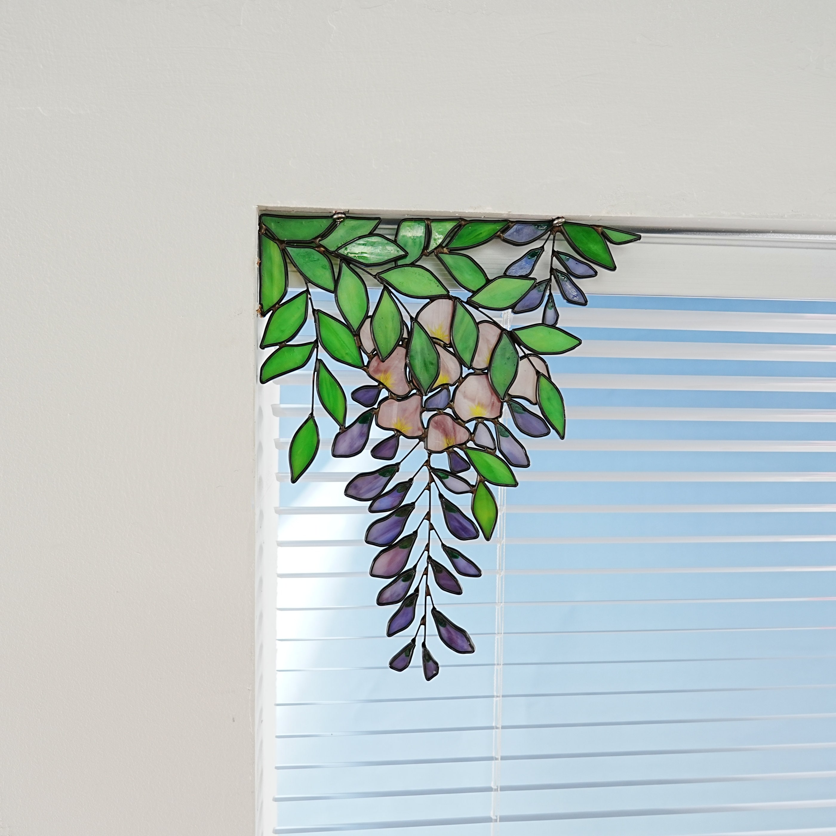 Décoration d’angle en vitrail glycine, attrape‑soleil pour fenêtre ou mur intérieur