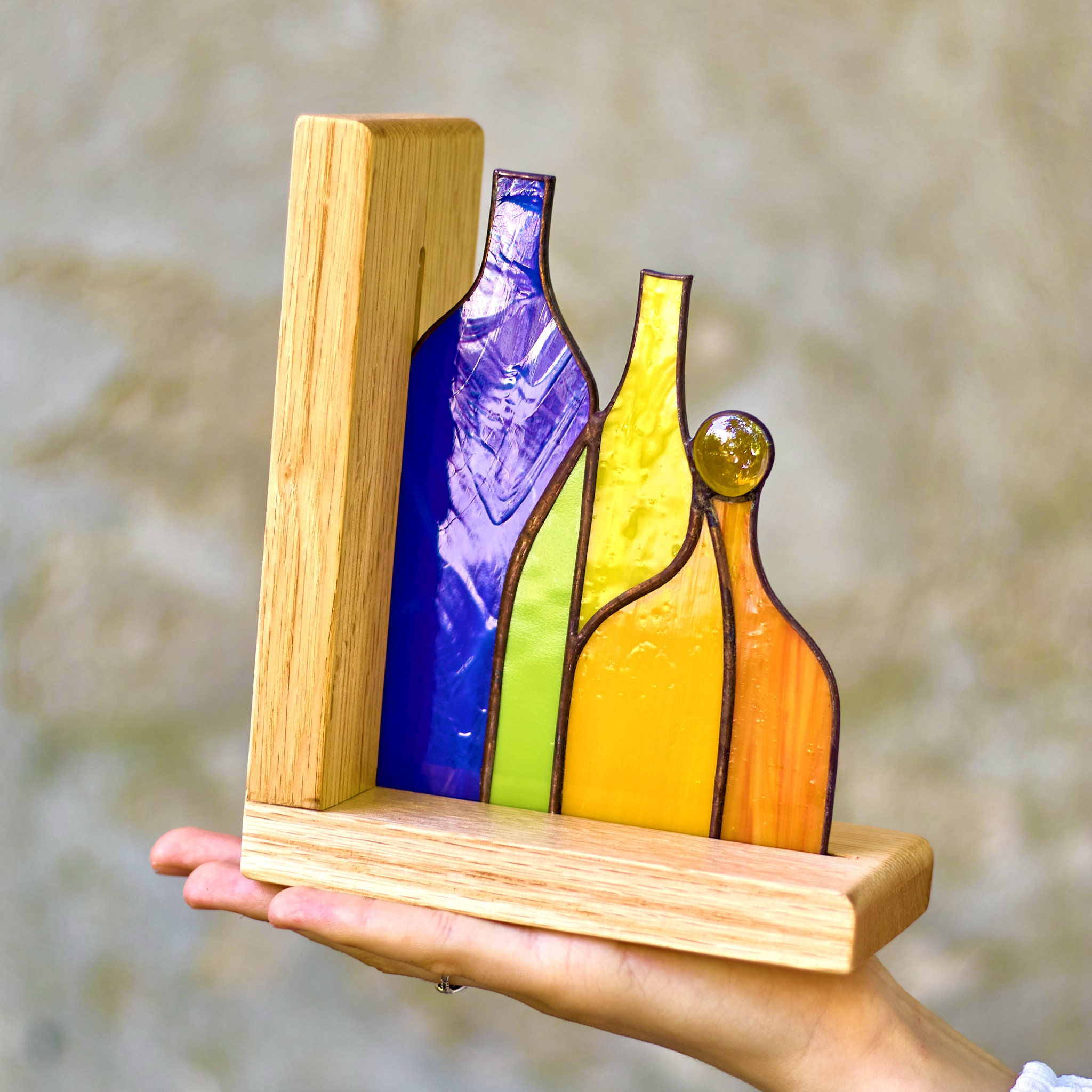 Serre‑livres en vitrail motif bouteille, accent coloré pour bibliothèque