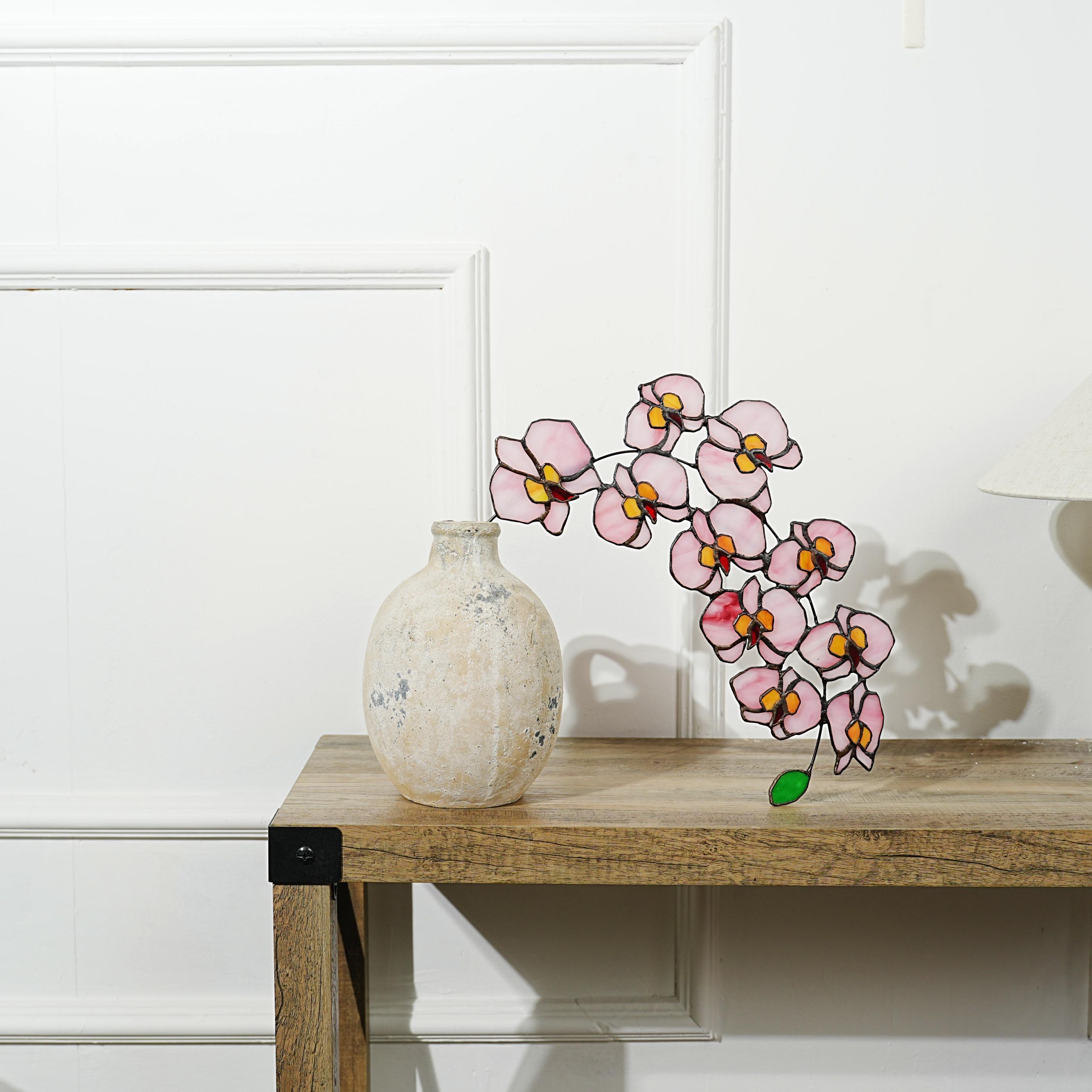 Ornement en vitrail orné d'un motif d'orchidée papillon, intérieur de style bohème